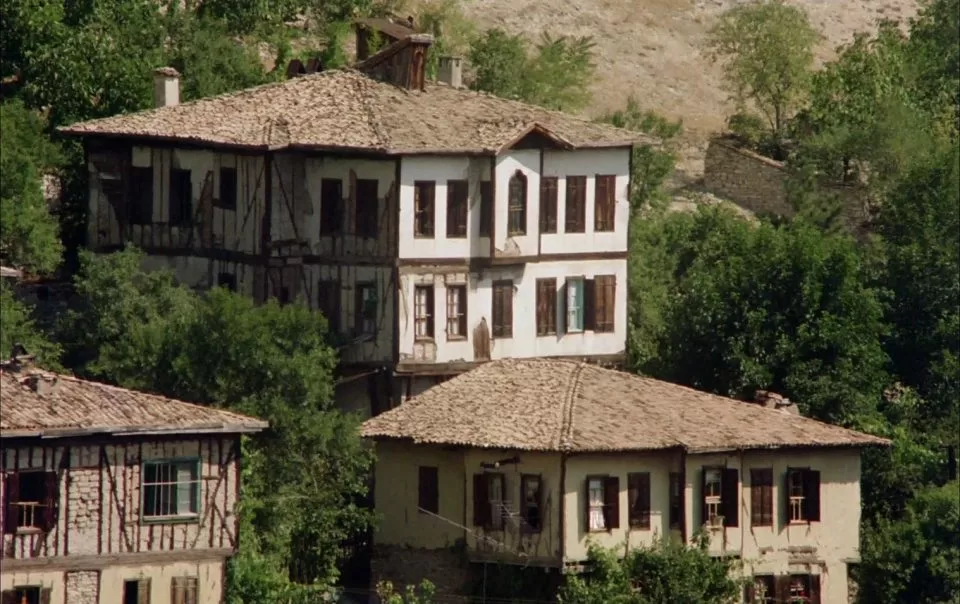 Doğayla Uyumlu Yaşam Alanlarının Mimari Tasarımı